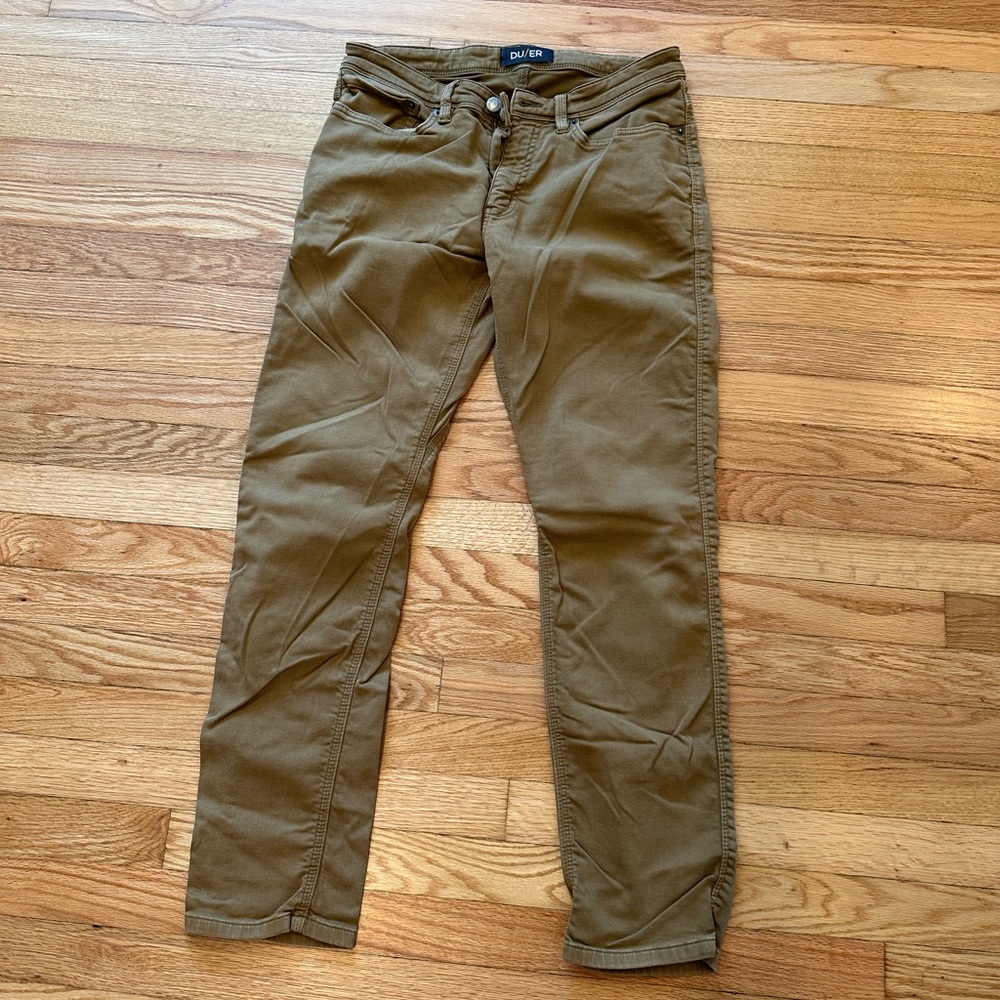 Men’s Duer Relaxed Taper Fit khaki pants